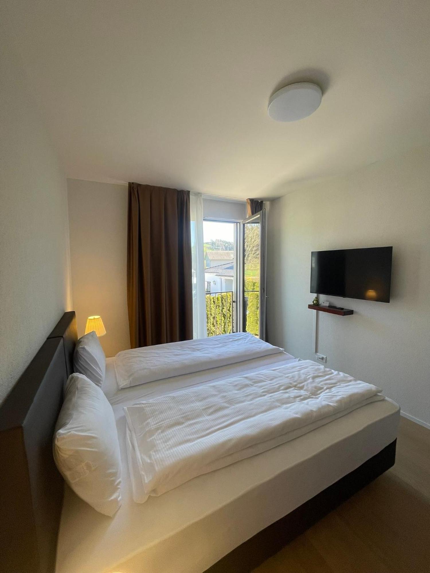 Hotel Swiss Bellevue Oberwangen Buitenkant foto